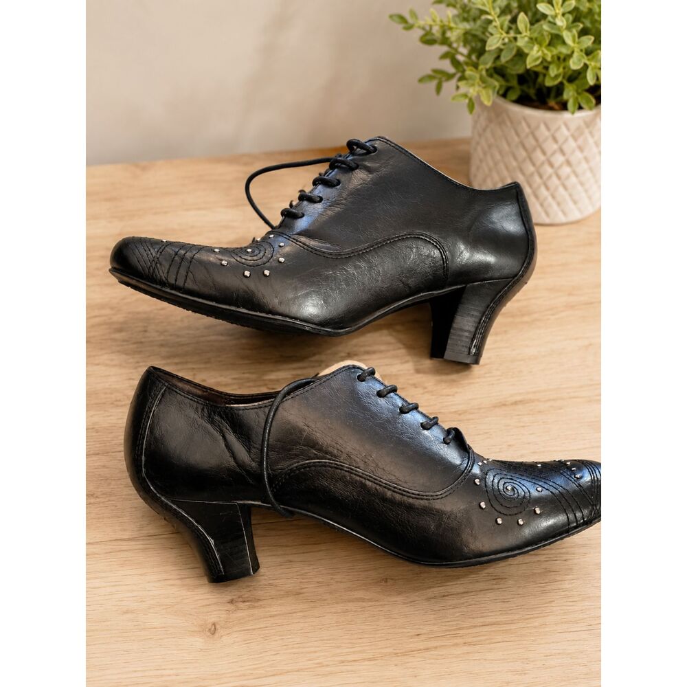 One of Two Black Leather Lace Up Round Toe " Heeled Shoe Women's Size 38